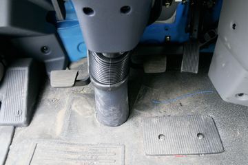 �������ó� ����п� 160���� 4X2 6.75����ʽ�ػ���ͼƬ