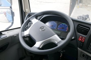 �������ó� ����п� 160���� 4X2 6.75����ʽ�ػ���ͼƬ