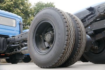 �������ó� ����п� 160���� 4X2 6.75����ʽ�ػ���ͼƬ