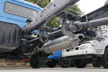 �������ó� ����п� 160���� 4X2 6.75����ʽ�ػ���ͼƬ