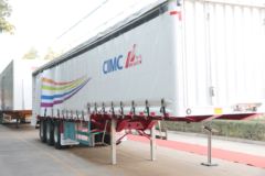 中集华骏 13米骏龙L400三桥帘布仓栅式半挂车