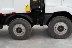 华菱重卡 336马力 8X4 8.5米自卸车(HN3262P34D6M3) 华菱重卡 336马力 8X4 8.5米自卸车(HN3262P34D6M3)