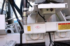 陕汽重卡 德龙F2000 336马力 6X4 混凝土搅拌车(SX5255GJBDR384)