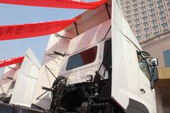 广汽日野 700系列重卡 350马力 6X4 牵引车(高顶)(YC4250SS8PK)