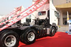 广汽日野 700系列重卡 350马力 6X4 牵引车(高顶)(YC4250SS8PK)