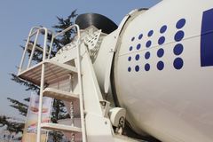 广汽日野 700系列 350马力 6X4 混凝土搅拌车(YC5250GJBFS2PM4)