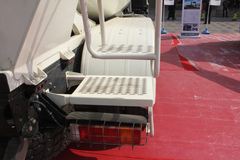 广汽日野 700系列 350马力 6X4 混凝土搅拌车(YC5250GJBFS2PM4)