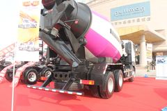 广汽日野 700系列 350马力 6X4 混凝土搅拌车(YC5250GJBFS2PK)