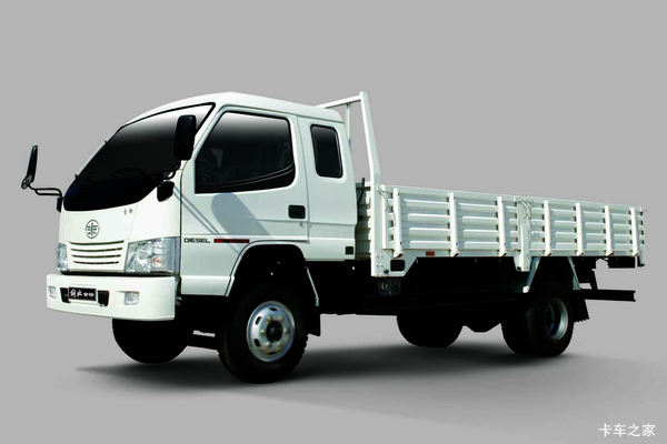 一汽通用 金铃 130马力 4X2 6.6米排半栏板载货车