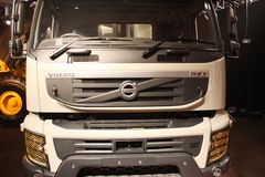 沃尔沃 FMX重卡 420马力 8X4 8.6米自卸车