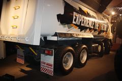 沃尔沃 FMX重卡 420马力 8X4 8.6米自卸车