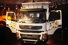 沃尔沃 FMX重卡 420马力 8X4 8.6米自卸车