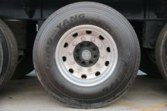 中集华骏 13.75米侧帘厢式运输半挂车
