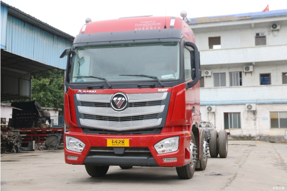 福田 欧曼EST 6系重卡 280马力 6X2 9.6米仓栅式载货车