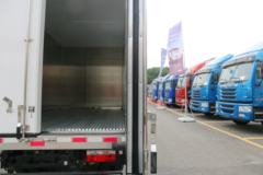 东风 凯普特K6-N 140马力 4X2 4.085米活鱼海鲜厢式冷藏车(顺肇牌(SZP5040XLCEQ1)