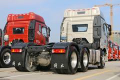 一汽解放 新J6P重卡 荣耀版 550马力 6X4牵引车(CA4250P66K25T1A1E5)