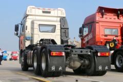 一汽解放 新J6P重卡 荣耀版 550马力 6X4牵引车(CA4250P66K25T1A1E5)