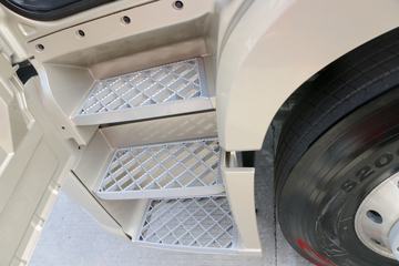 һ����� ��J6P�ؿ� ��ҫ�� 550���� 6X4ǣ����(CA4250P66K25T1A1E5)ͼƬ