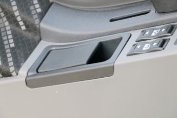 һ����� ��J6P�ؿ� ��ҫ�� 550���� 6X4ǣ����(CA4250P66K25T1A1E5)ͼƬ