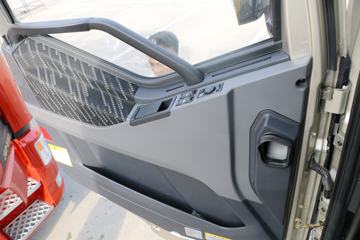 һ����� ��J6P�ؿ� ��ҫ�� 550���� 6X4ǣ����(CA4250P66K25T1A1E5)ͼƬ