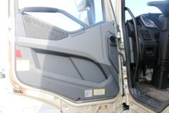 一汽解放 新J6P重卡 荣耀版 550马力 6X4牵引车(CA4250P66K25T1A1E5)