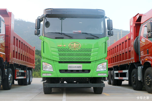 青岛解放 JH6重卡 430马力 8X4 7.2米自卸车