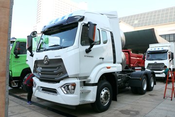 中国重汽 豪瀚N7G重卡 480马力 6X4 LNG牵引车(国六)(ZZ4255V3846F1L)