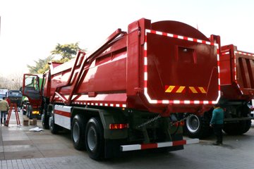 �й����� HOWO�ؿ� 440���� 8X4 7.6����ж��ͼƬ