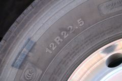 青岛解放 JH6重卡 460马力 6X4 LNG牵引车(国六)(CA4250P26K15T1NE6A80)