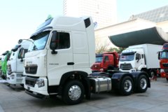 中国重汽 HOWO T7H重卡 440马力 6X4危险品牵引车(ZZ4257V324HE1W)