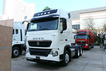 中国重汽 HOWO T7H重卡 440马力 6X4危险品牵引车(ZZ4257V324HE1W)