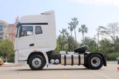 一汽解放 J7重卡 550马力 4X2 AMT自动挡牵引车(白色)(CA4180P77K25E5)