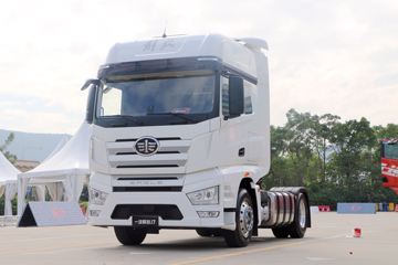 一汽解放 J7重卡 550马力 4X2 AMT自动挡牵引车(白色)(CA4180P77K25E5)