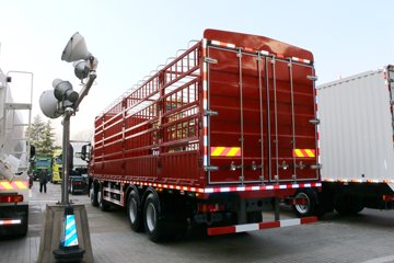 �й����� HOWO T7H�ؿ� 440���� 8X4 9.5���Ű��դʽ�ػ���(ZZ5317CCYV466HE1)ͼƬ