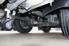 中国重汽 HOWO T7H重卡 440马力 8X4 9.5米排半仓栅式载货车(ZZ5317CCYV466HE1)