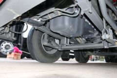 中国重汽 HOWO T7H重卡 440马力 8X4 9.5米排半仓栅式载货车(ZZ5317CCYV466HE1)