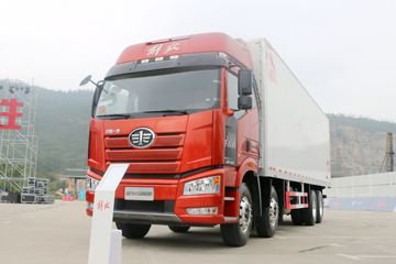 一汽解放 新J6P重卡 420马力 8X4 9.6米冷藏车(鸿天牛牌)