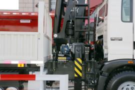 重汽豪沃底盘&nbsp;随车吊上装图片