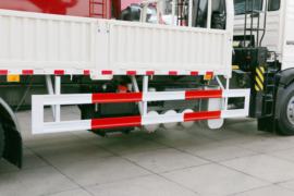 重汽豪沃底盘&nbsp;随车吊上装图片