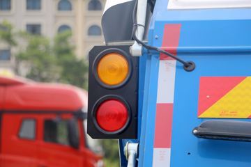 һ����� J6L 220���� 4X2 ѹ��ʽ������(����)(CA1180P62K1L2A1E6Z)ͼƬ