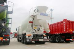 一汽解放 J6L 轻量化版 320马力 8X4 混凝土搅拌车(CA5310GJBP62K2T4E5)