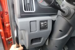 青岛解放 龙VH中卡 先锋版 220马力 4X2 6.75米栏板载货车(CA1189PK2L2E5A80)