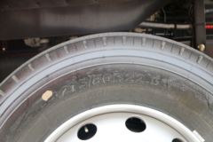 青岛解放 龙VH中卡 先锋版 220马力 4X2 6.75米栏板载货车(CA1189PK2L2E5A80)