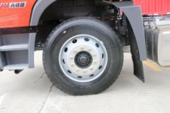 青岛解放 龙VH中卡 先锋版 220马力 4X2 6.75米栏板载货车(CA1189PK2L2E5A80)