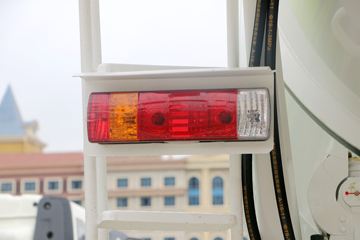 һ����� J6L �������� 320���� 8X4 ���������賵(CA5310GJBP62K2T4E5)ͼƬ