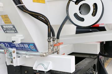 һ����� J6L �������� 320���� 8X4 ���������賵(CA5310GJBP62K2T4E5)ͼƬ