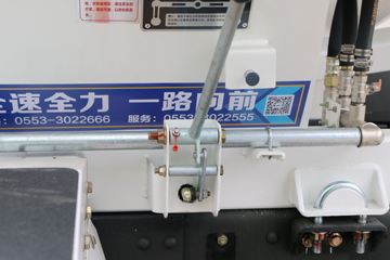 һ����� J6L �������� 320���� 8X4 ���������賵(CA5310GJBP62K2T4E5)ͼƬ