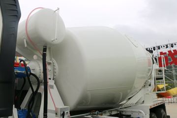 һ����� J6L �������� 320���� 8X4 ���������賵(CA5310GJBP62K2T4E5)ͼƬ