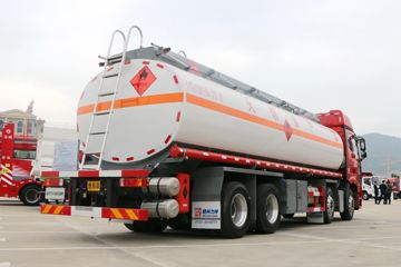 一汽解放底盘&nbsp;油罐车外观图片