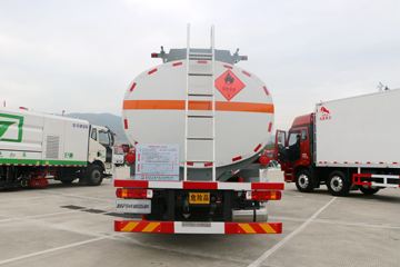 一汽解放底盘&nbsp;油罐车外观图片